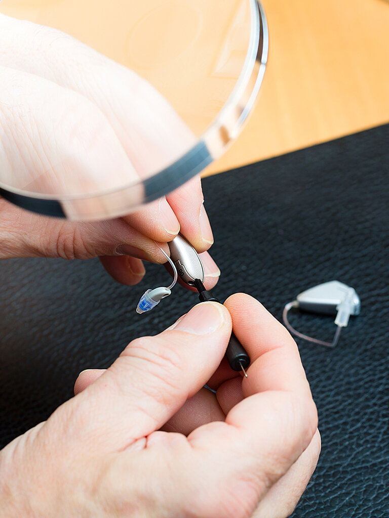 Kleinreparaturen an Hörsystemen
